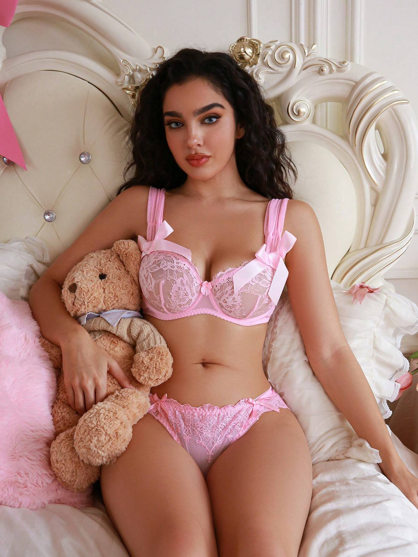 Charming Pink Lace Underwire Bra for Everyday Elegance