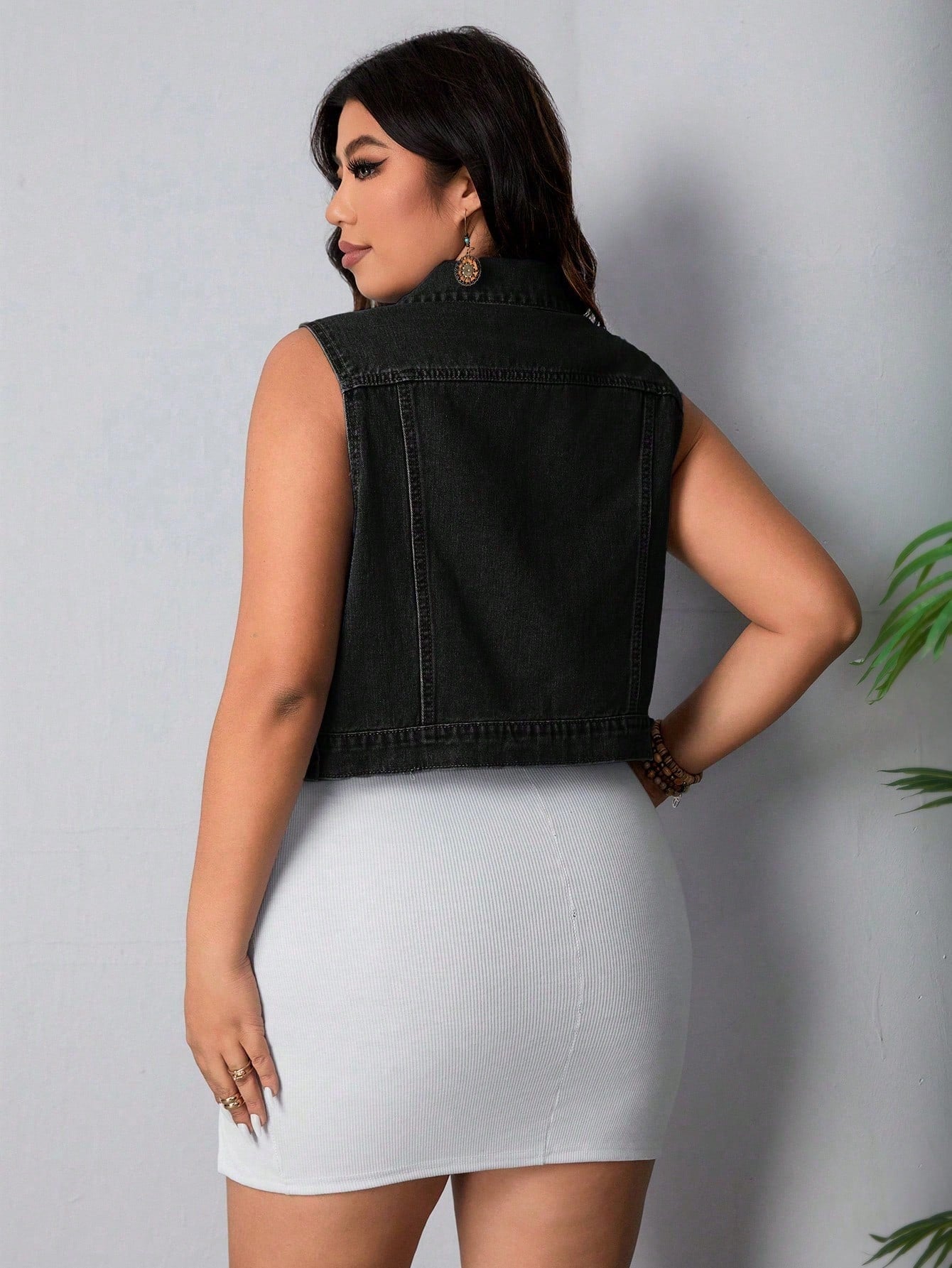 Plus Size Chic Black Denim Vest for Effortless Summer Style