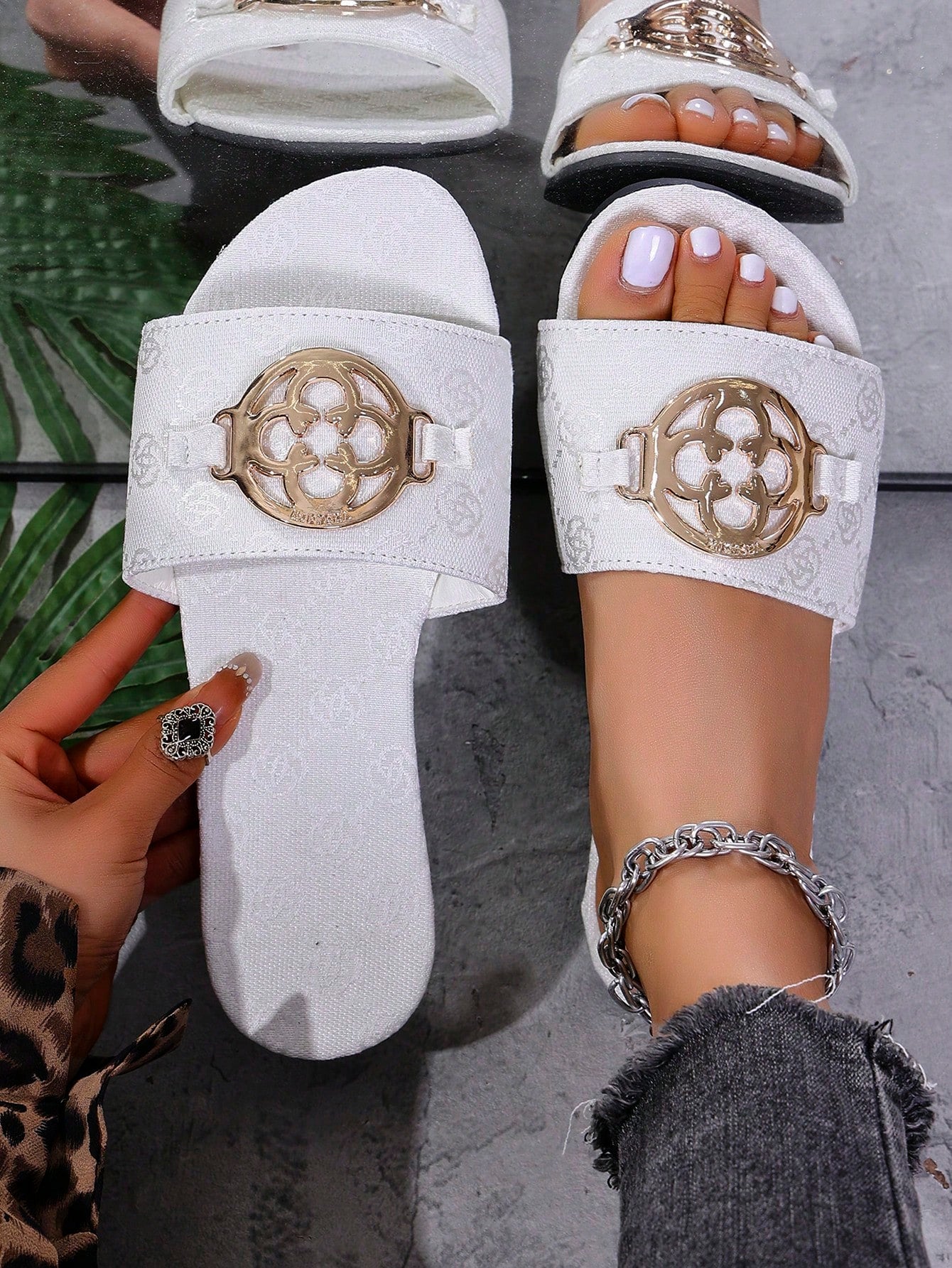 Khaki Embroidered Flower Flat Sandals for Effortless Style