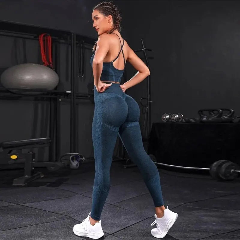 Trendy Women's Seamless Yoga Set – High Waist Leggings & Top.