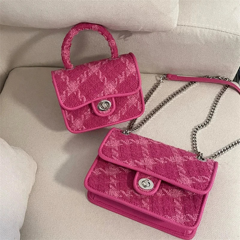 Chic Rose Pink Luxury Crossbody Lock Shoulder Bag.