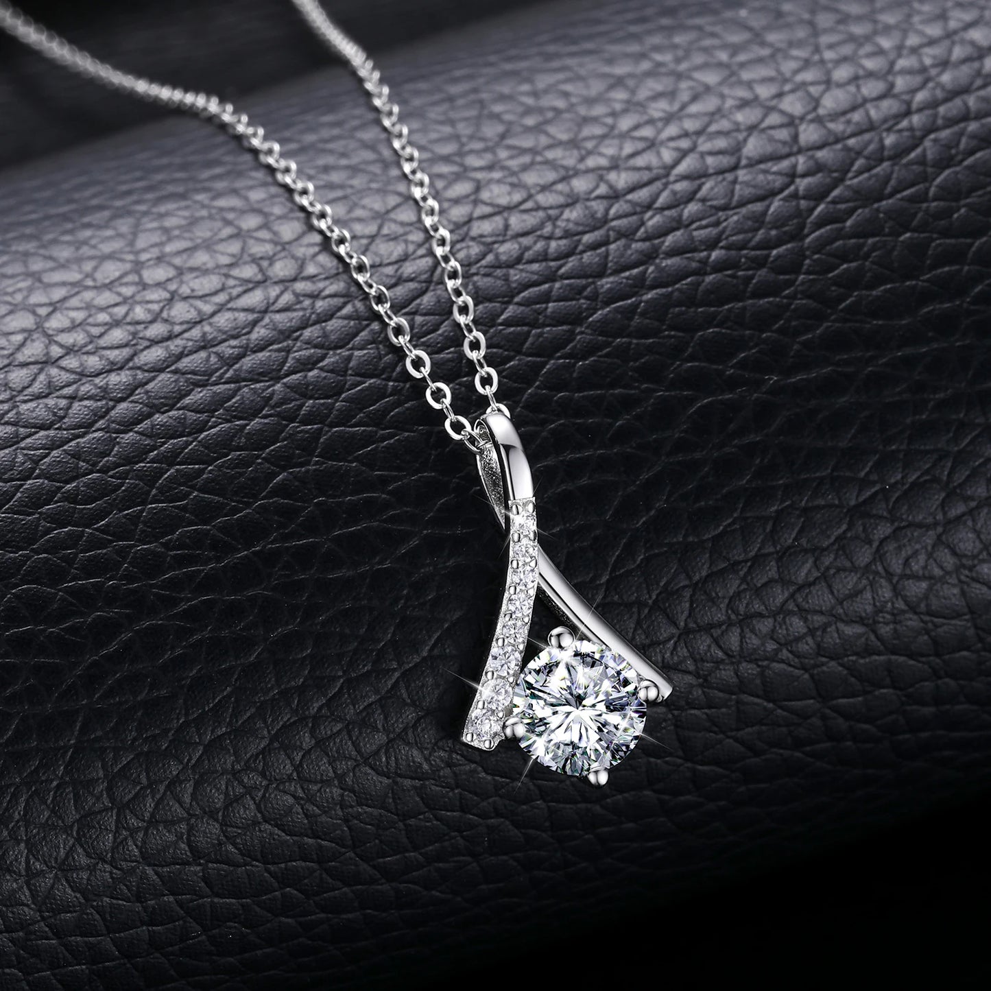 1 Carat Moissanite Pendant Necklace in 925 Silver.