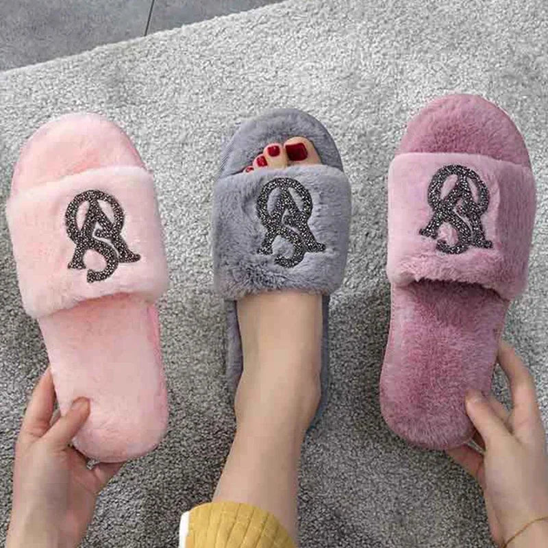 Elegant Rhinestone Open Toe Women's Flat Slippers.