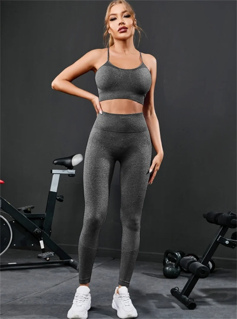 Trendy Women's Seamless Yoga Set – High Waist Leggings & Top.