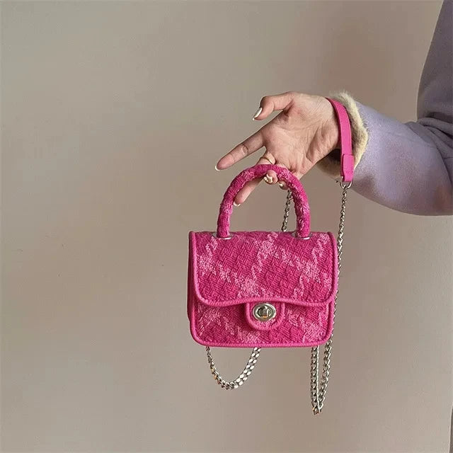 Chic Rose Pink Luxury Crossbody Lock Shoulder Bag.