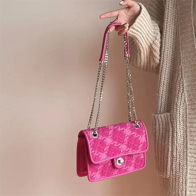 Chic Rose Pink Luxury Crossbody Lock Shoulder Bag.