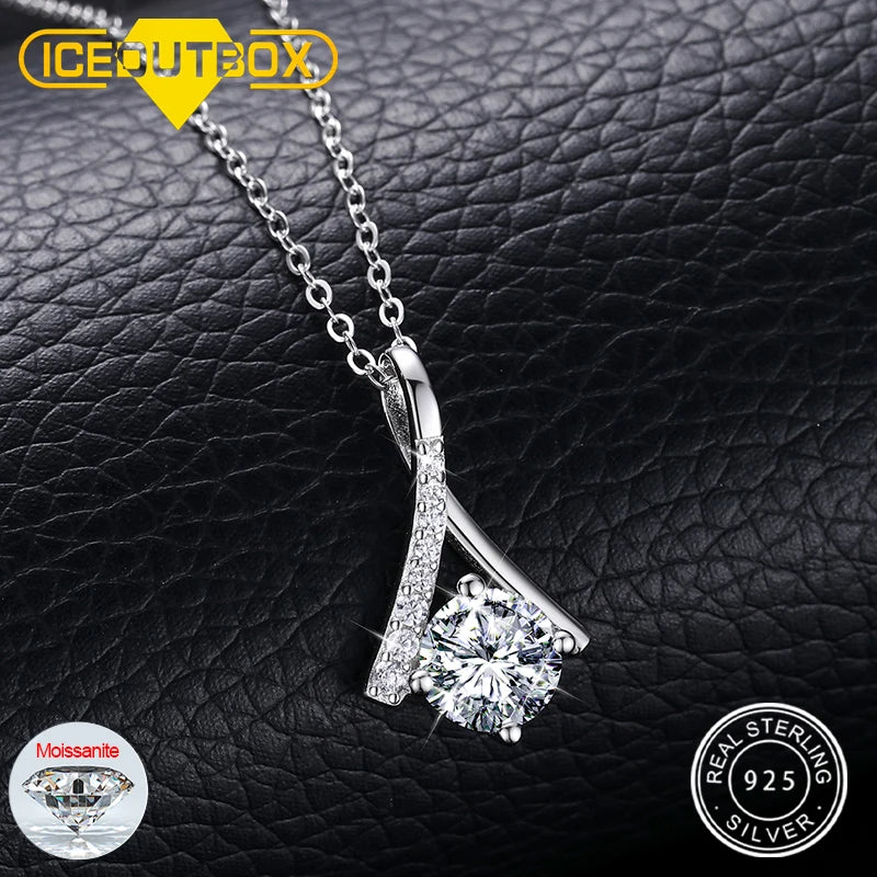 1 Carat Moissanite Pendant Necklace in 925 Silver.